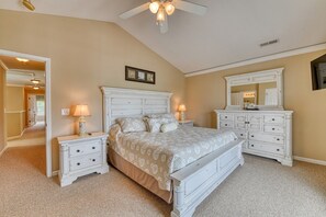 6 bedrooms, iron/ironing board, WiFi, bed sheets