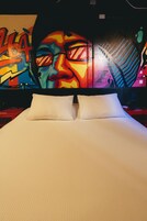 Chambre Simple Design | Literie de qualité supérieure, matelas mémoire de forme, minibar