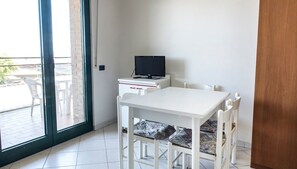 Dining - SE002 - Senigallia, seafront one bedroom apartment with beach (Senigallia)