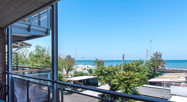 Property grounds - SE002 - Senigallia, seafront one bedroom apartment with beach (Senigallia)