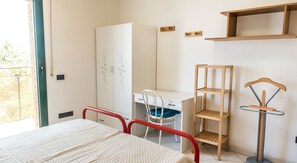 1 bedroom, bed sheets