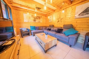 Flat-screen TV, fireplace, table football
