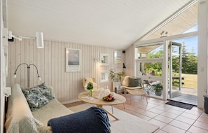 Smart TV, fireplace, DVD player - Beach front home in Mesinge with WiFi (Mesinge)