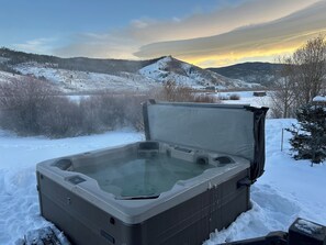 Outdoor spa tub - Modern, cheerful home near Winter Park/Granby. Private Hot Tub, mountain views! (Tabernash)