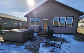 Outdoor dining - Modern, cheerful home near Winter Park/Granby. Private Hot Tub, mountain views! (Tabernash)