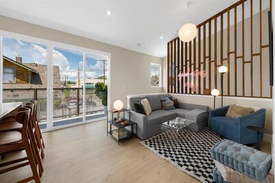 Retro Reno Loft w Panoramic Views