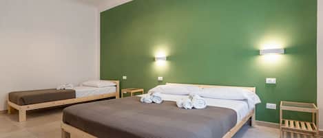 2 habitaciones, tabla de planchar con plancha, internet y ropa de cama