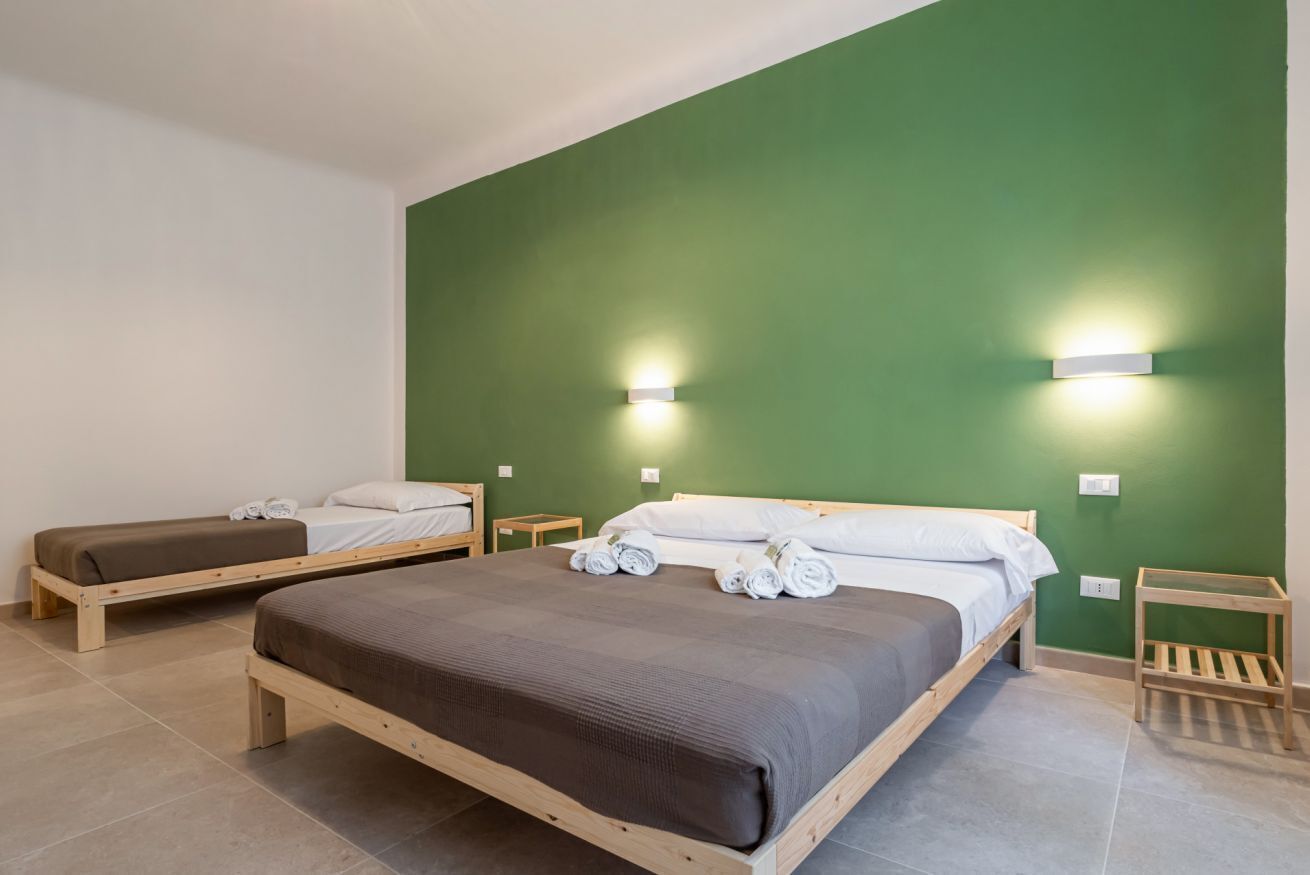 2 bedrooms, iron/ironing board, internet, bed sheets