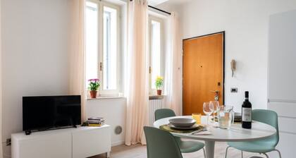 Apartment located on the second floor of a building without a lift.In 58 square meters of space it accommodates 2 people a double bedroomVery quiet and peaceful, it overlooks the internal courtyard of a building.We are located in the historic center a fe