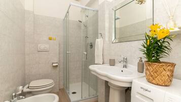 Douche, bidet
