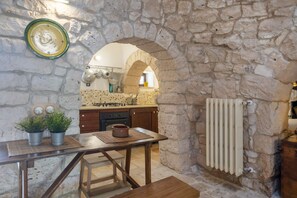 Ofen, Herdplatte, Geschirrspüler, Kochgeschirr/Geschirr/Besteck