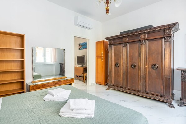 1 bedroom, iron/ironing board, Internet, bed sheets