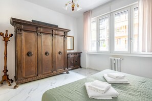 1 bedroom, iron/ironing board, internet, bed sheets