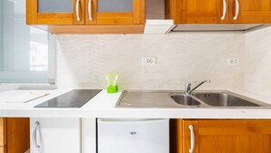 Microwave, oven, stovetop - Florence Comfortable Apartment (Firenze)