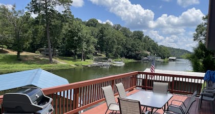 Waterfront Retreat on Bankhead Lake