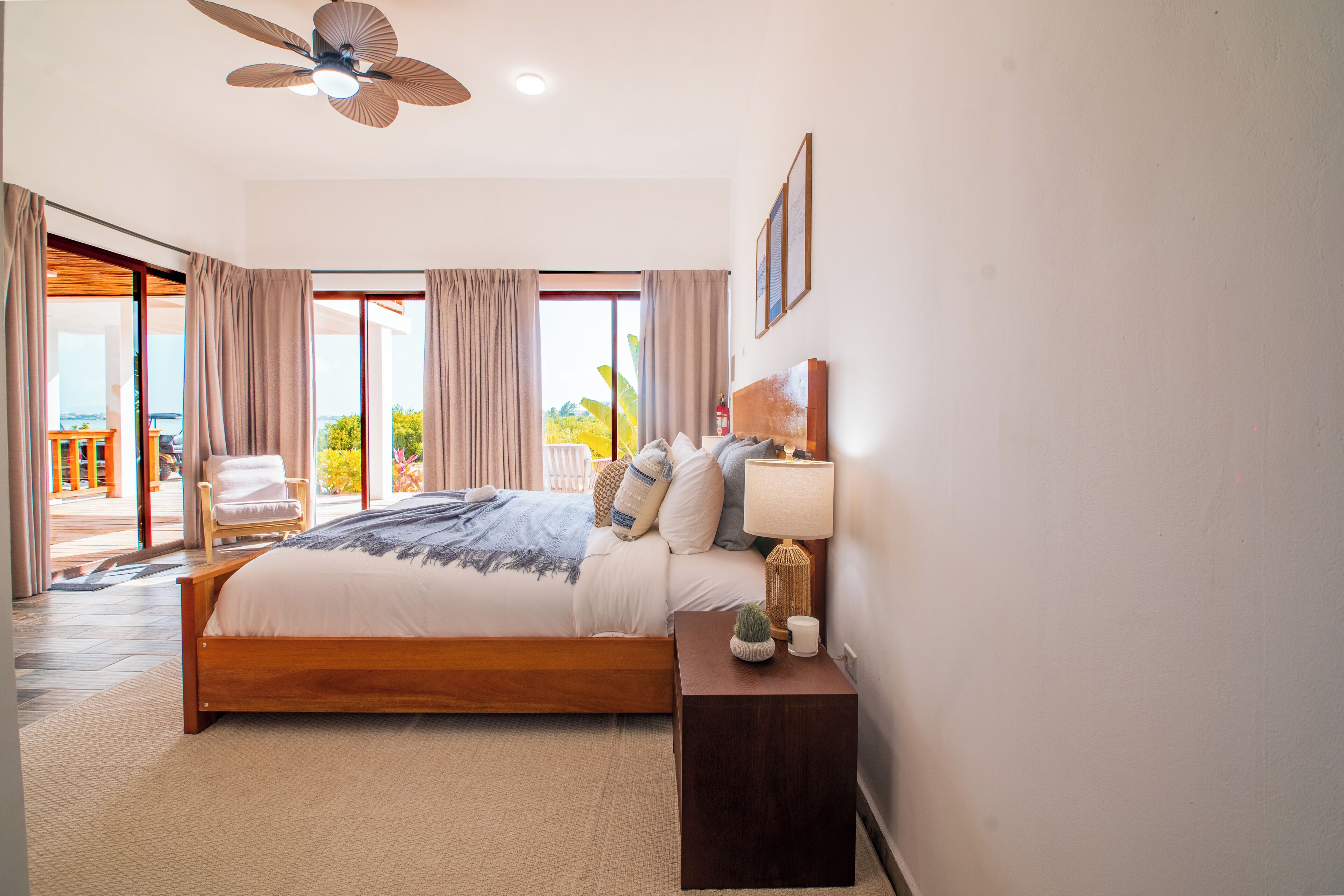 Habitación Deluxe, varias camas (Six Sky Garden View 2 Bedroom Villa) | Camas con pillow-top y caja de seguridad en la habitación 