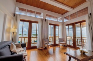 Pillowtop beds, in-room safe, iron/ironing board, free WiFi