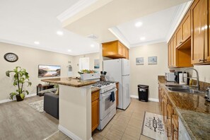 Unclassified image, 2 of 27, button - Cozy & Serene ~ 12 mins to Downtown LA (Alhambra)