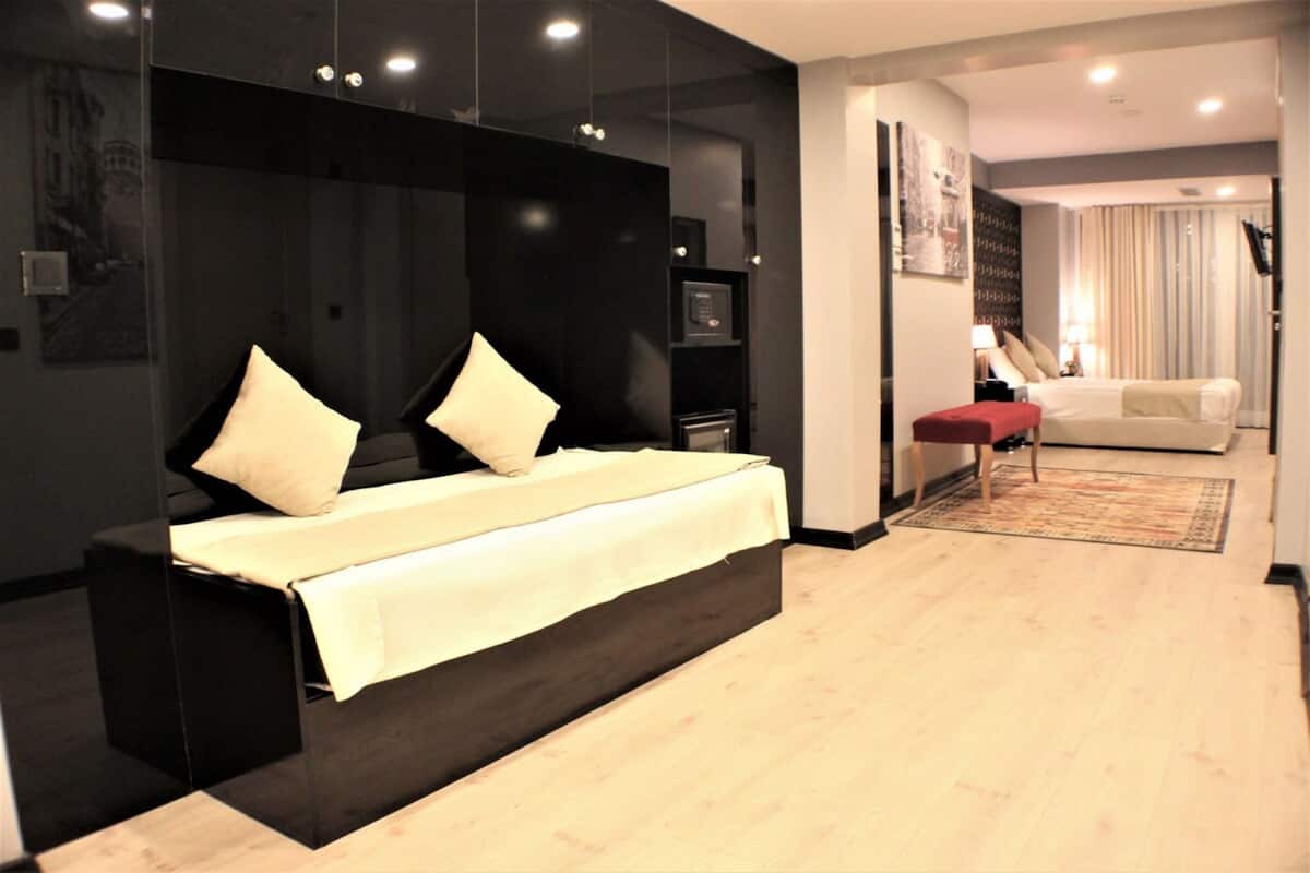 Royal Room, Sea View | Premium bedding, minibar, iron/ironing board, free WiFi