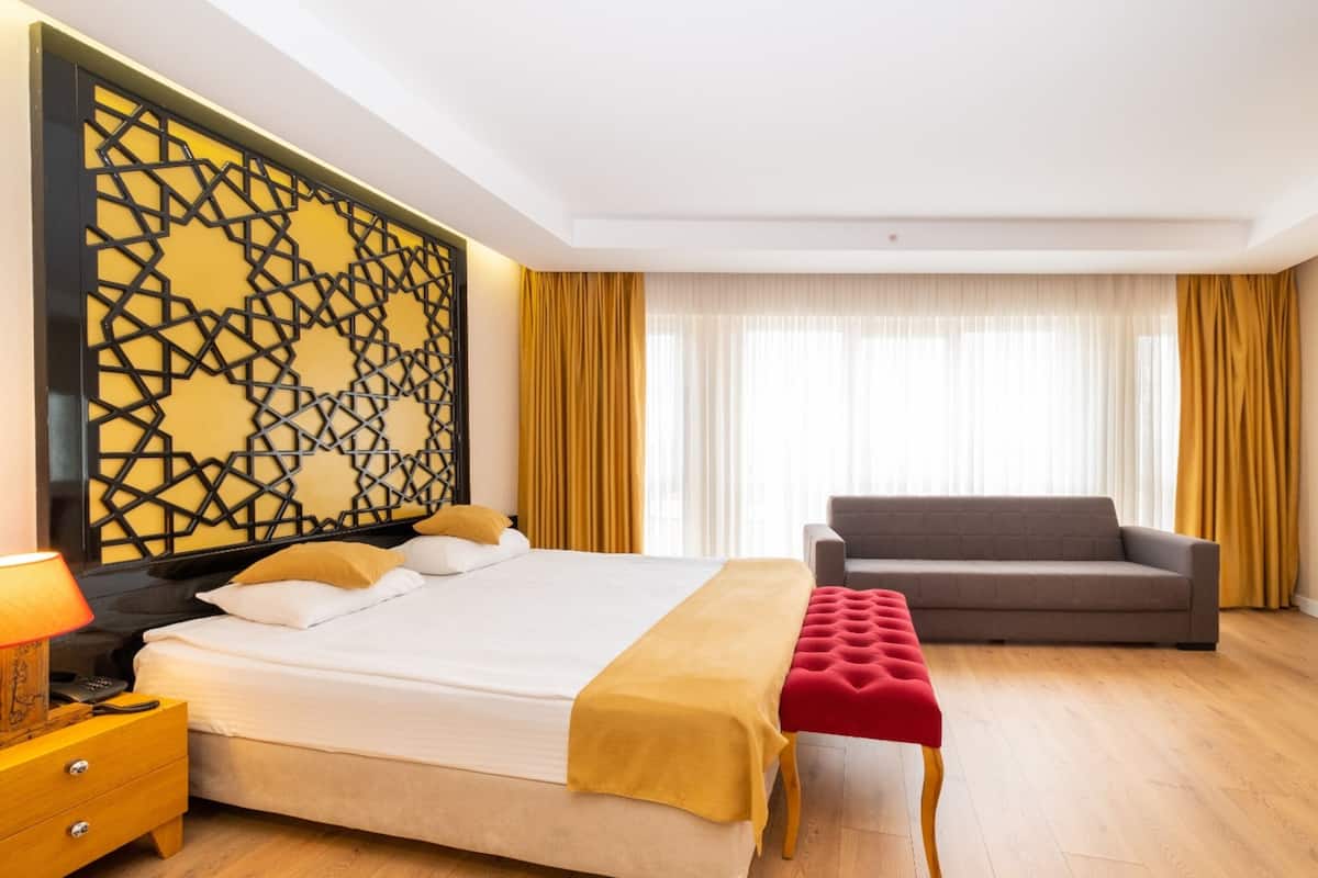 Deluxe Room, City View | Premium bedding, minibar, iron/ironing board, free WiFi