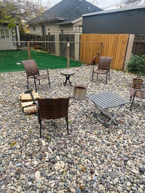 Property grounds - Urban Oasis: Nature, Biking Trails, Food Hubs, and Rock Climbing Gym! (Salt Lake City)