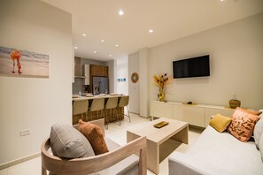 Smart TV - Luxury 2BR/2BA Apartment with 3 Private Balconies - Wariruri 2-11 (Noord)