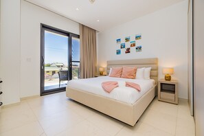 2 bedrooms, in-room safe, travel cot, free WiFi - Luxury 2BR/2BA Apartment with 3 Private Balconies - Wariruri 2-11 (Noord)