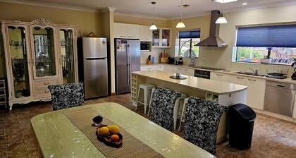 Spacious Holiday Home - Waikerie