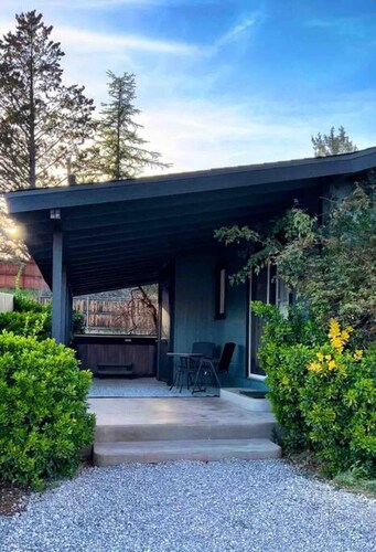 Quaint 1-bedroom Unit  w/ Hottub in Uptown Sedona