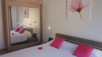 1 soverom, safe på rommet, strykejern/-brett og wi-fi (inkludert)