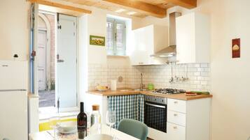 Frigorifero, forno, piano cottura