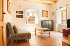 Living area - [Historic Center] A/C e WiFi in the Heart of Le Marche region (Lapedona)