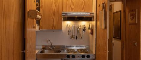 Fridge, microwave, coffee/tea maker, electric kettle