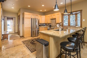 Fridge, microwave, oven, dishwasher - Beautiful 3-Bedroom Big Sky Retreat (Big Sky)