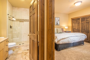 3 bedrooms, iron/ironing board, free WiFi, bed sheets - Beautiful 3-Bedroom Big Sky Retreat (Big Sky)