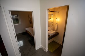 Badekar, hårtørrer, håndklæder