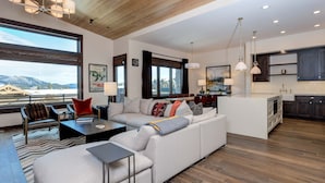 Living area - Luxury Big Sky Ski Retreat - Moonlight Basin (Big Sky)