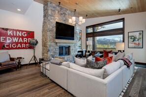Fireplace - Luxury Big Sky Ski Retreat - Moonlight Basin (Big Sky)