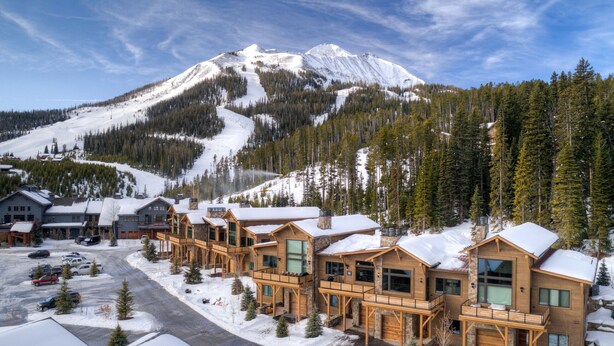 A lodge with multiple wooden cabins, a ski slope in the background, and a mountain view. - Luxury Big Sky Ski Retreat - Moonlight Basin (Big Sky)