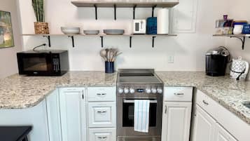 Frigorífic, microones, forn i placa de cuina