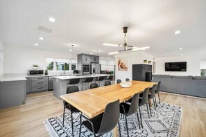 Dining - Incredible Uptown Home with RedRock Views and Spa (Sedona)