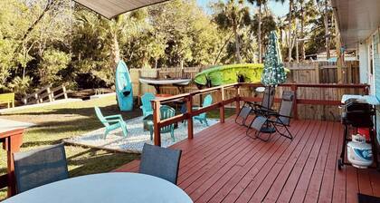 Turtle House-waterfront/boatslip/kayaks for 6/firepit/poles/grill