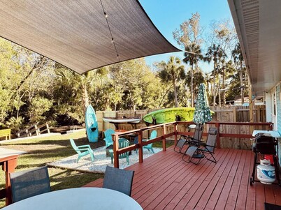 Turtle House-waterfront/boatslip/kayaks for 6/firepit/poles/grill