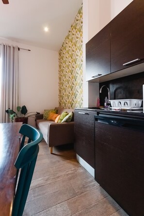 Comfort Apartment | Private kitchen | Full-sized fridge, microwave, oven, stovetop - Casa del Horno (Panama City)