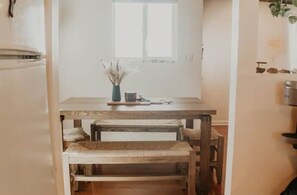 Dining - Starseeker Ranch - Near Joshua Tree w/ Cowboy Pool (Twentynine Palms)