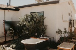 Property grounds - Starseeker Ranch - Near Joshua Tree w/ Cowboy Pool (Twentynine Palms)
