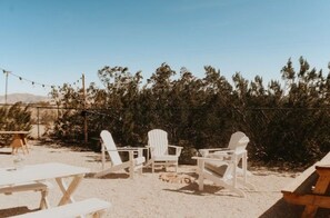 Property grounds - Starseeker Ranch - Near Joshua Tree w/ Cowboy Pool (Twentynine Palms)