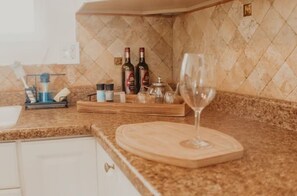 Private kitchen - Starseeker Ranch - Near Joshua Tree w/ Cowboy Pool (Twentynine Palms)