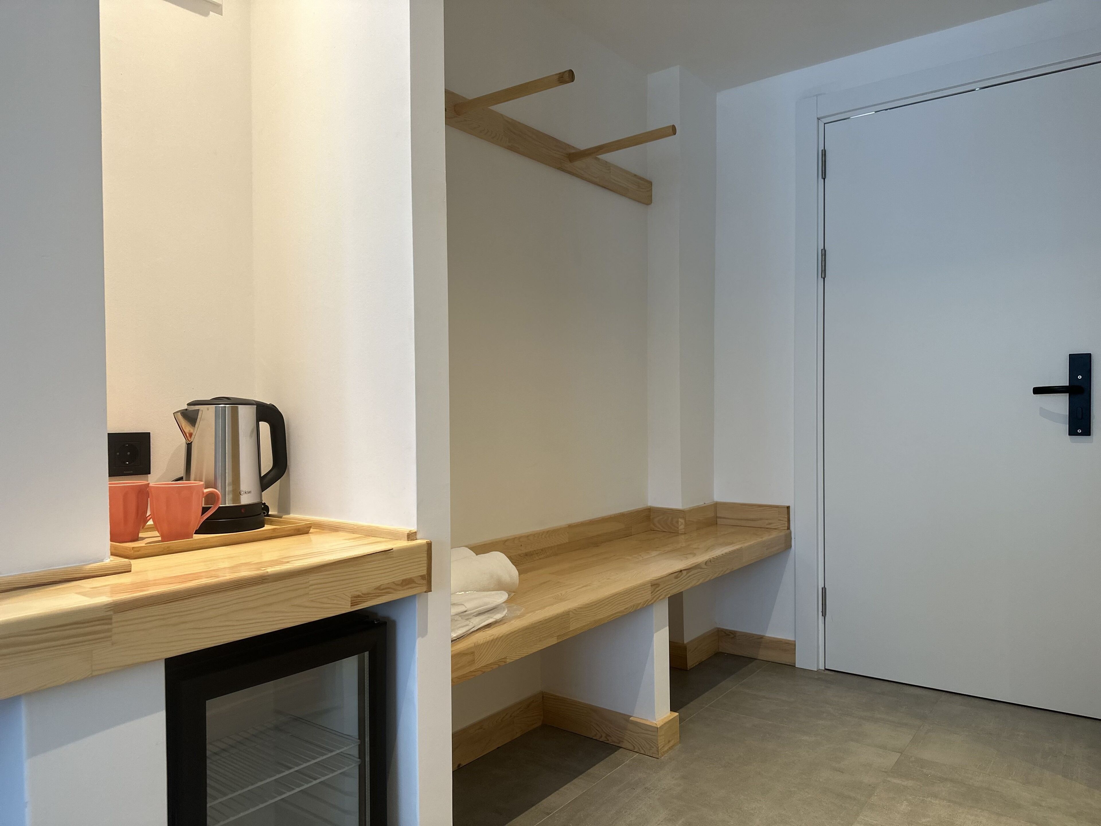 Ropa de cama de alta calidad, colchones con pillow-top y escritorio 