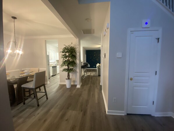 Interior - King Bed_ Beach house 5 mins to beach! Wifi-2TVs-Free Parking (Hampton)